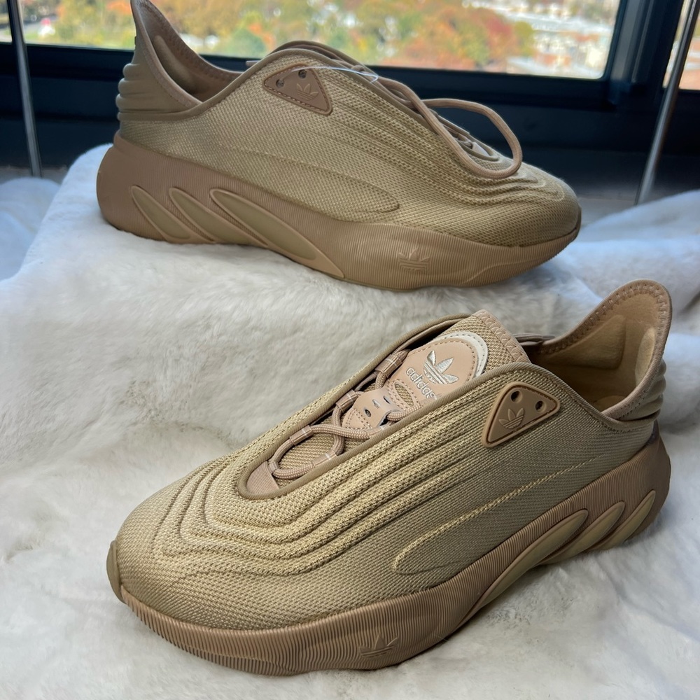 Adidas Sneakers • NWT • Size 8.5 • Tan